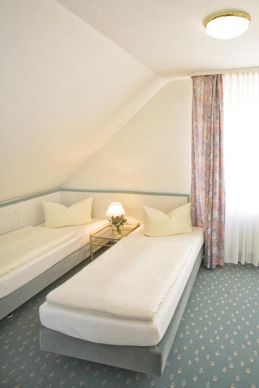 Landgasthof Windfelder Am See Hotel Stegaurach Bilik gambar